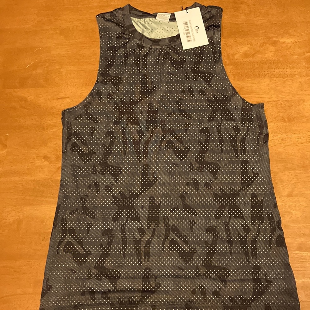 NWT Zyia Black camo chill tank size medium